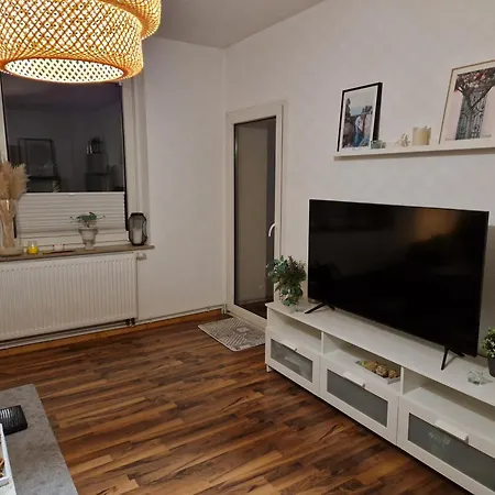 Single In Shared With Host Apartment *