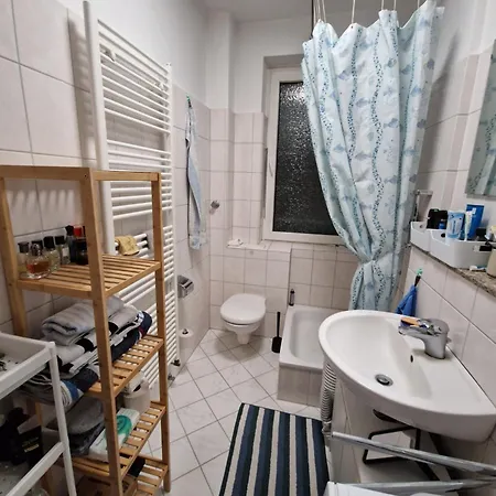 Single In Shared With Host