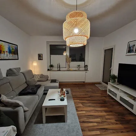 Single In Shared With Host Apartament *